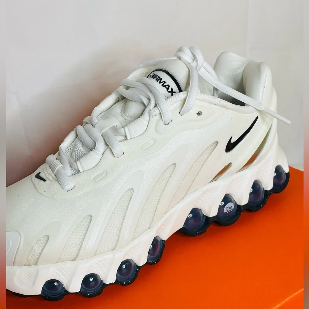 New Nike Air Max DN8 Sail and Black- Fossil Athletic Sneakers Women size 5